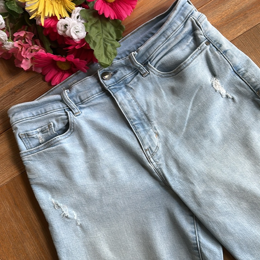 Women’s a.n.a. High Rise Bermuda Jean Shorts Size 12 Light Blue - Picture 10 of 10
